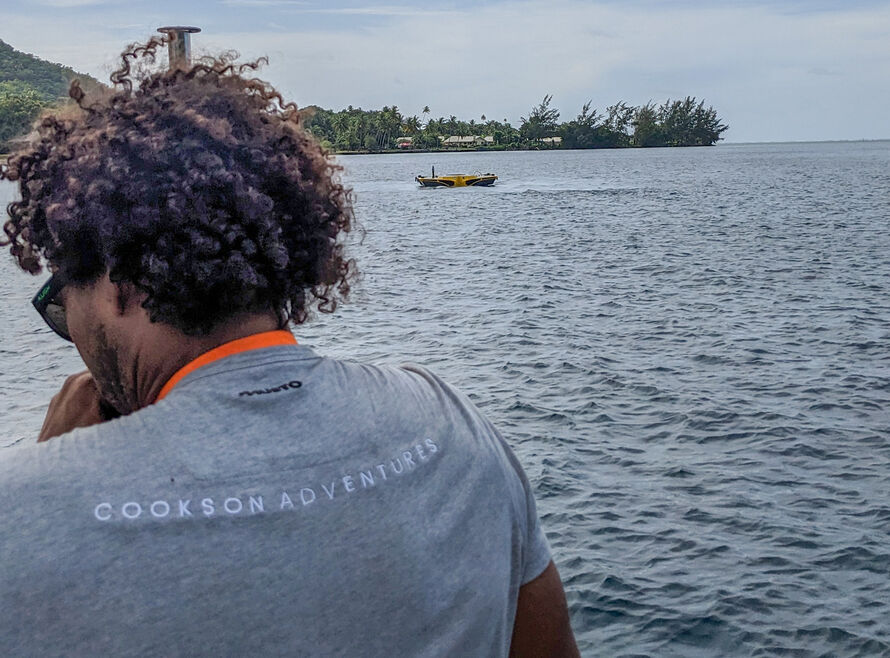 Surface officer communicating with submersible