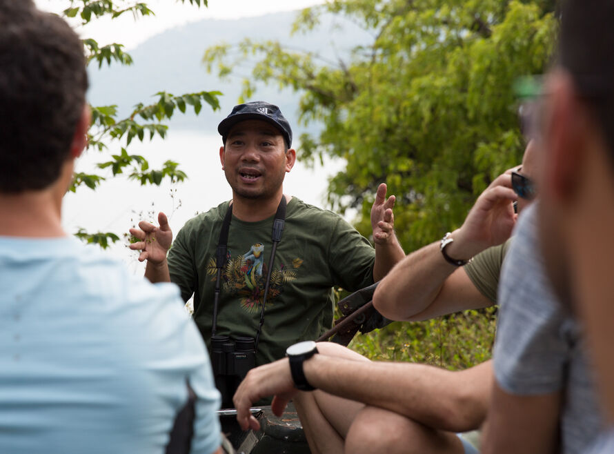 Guide explaining wildlife in Vietnam